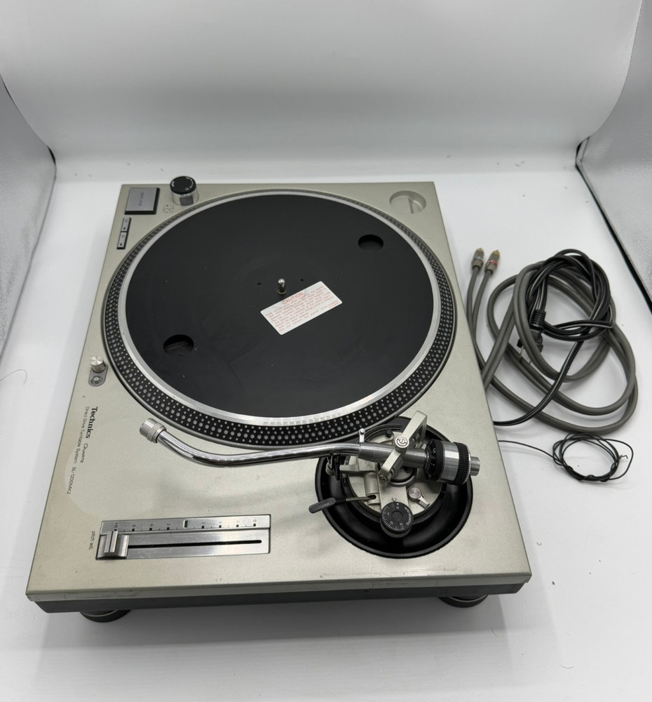 Technics 1200 MK2 Turntable with two headshell