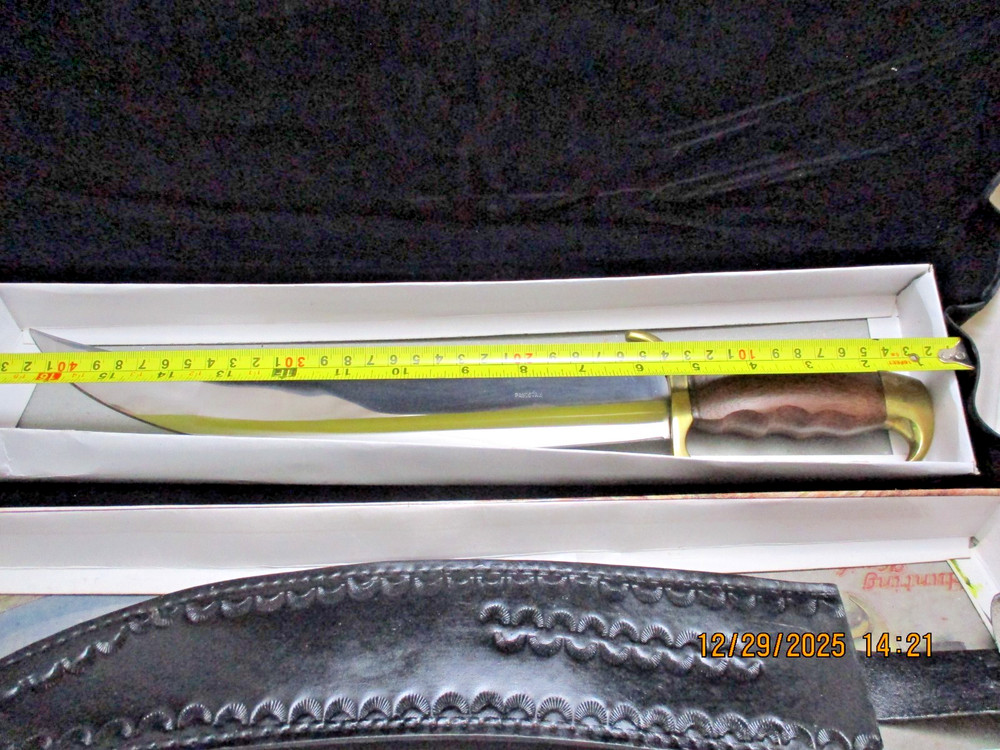 KNIFE, ALI BABA STYLE, GREAT CONVERSATION PIECE/WITH SHEATH