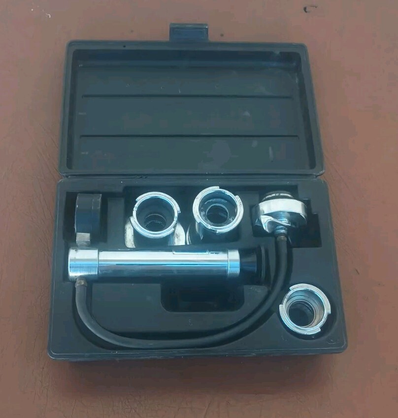 Blue Point SVT-262 cooling system pressure tester with case and adapters USA