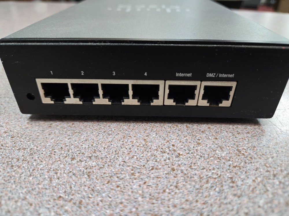 CISCO RV042 Dual WAN Router