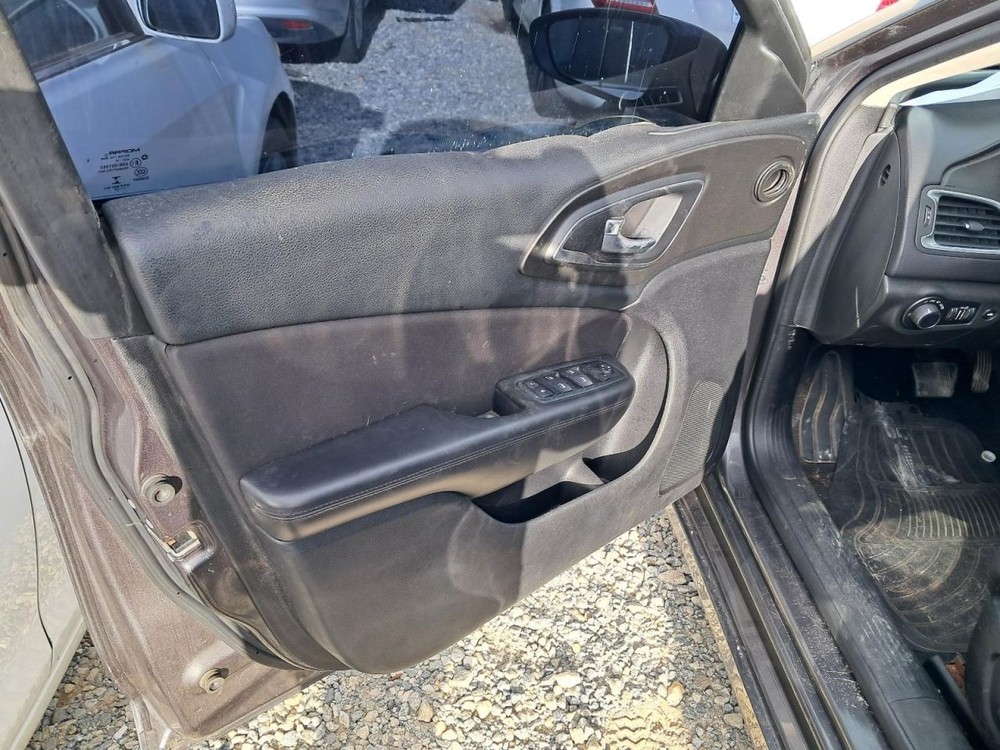 200 2015 Glove Box 4864827