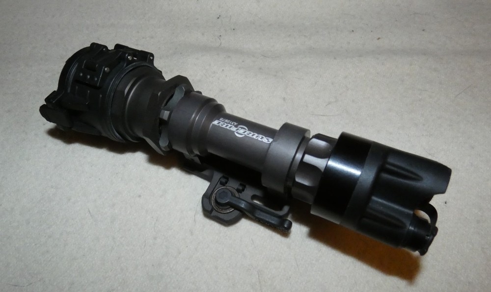 Original US Military Issue Surefire M952 Tactical Flashlight Weapon Light
