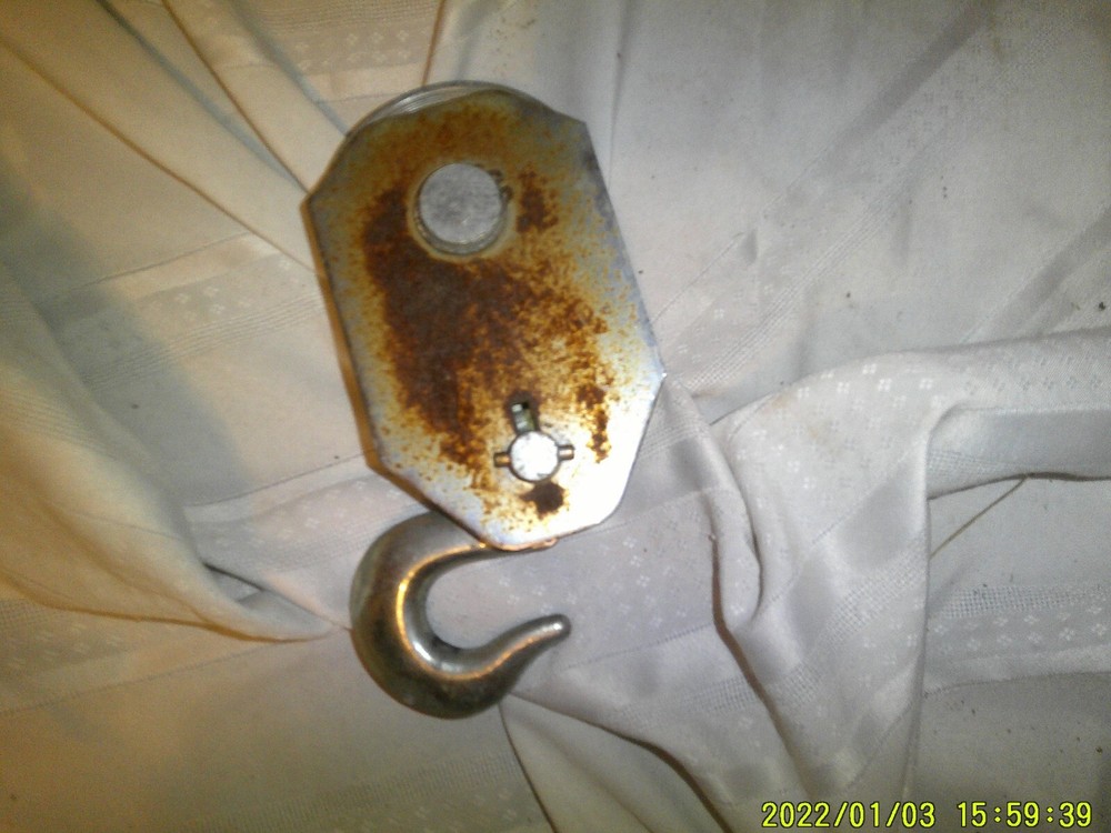 OLD STEEL SINGLE HOOK ROPE PULLY