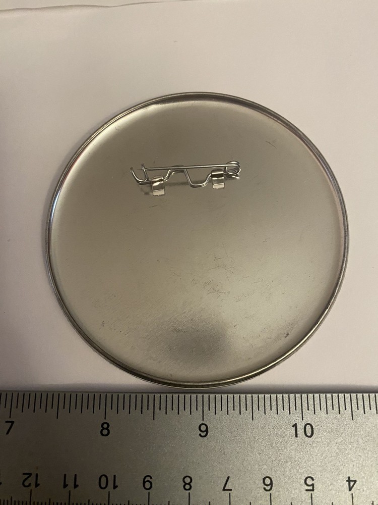 ServiceWare Bite Into Right Answers Right Now Pin Back Button P191