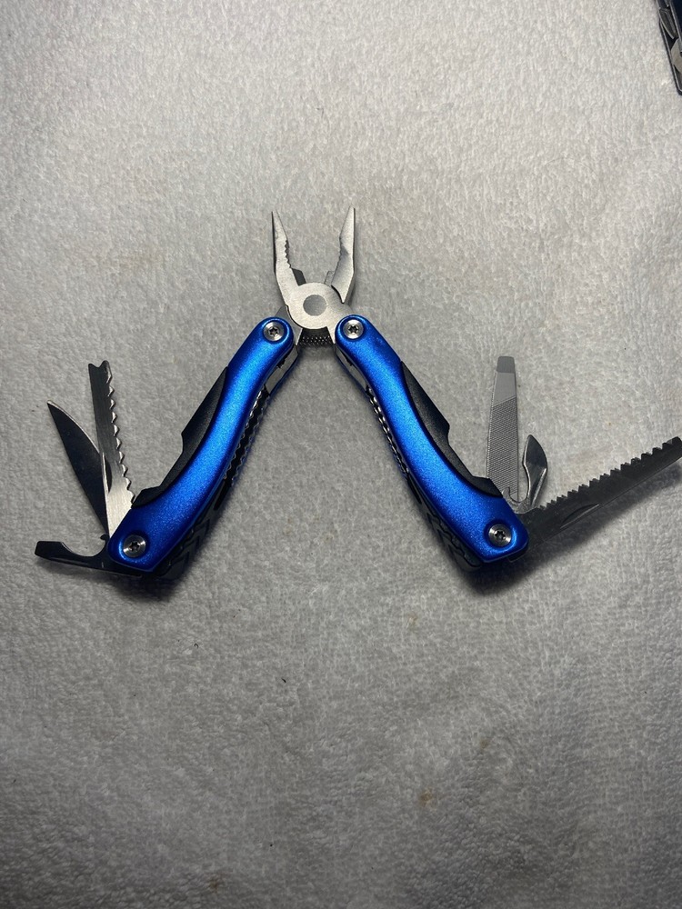 Assortment Of 4, 6 In 1 Multi Tools