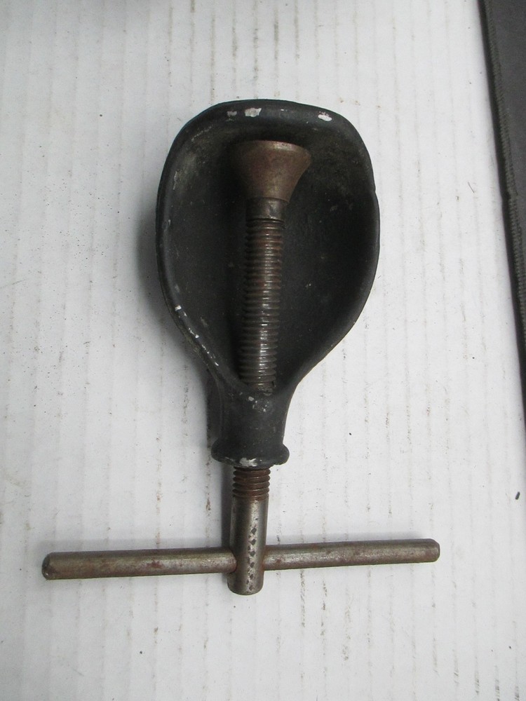 Vintage Metal T Bar Screw Nut Cracker NUTCRACKER B61