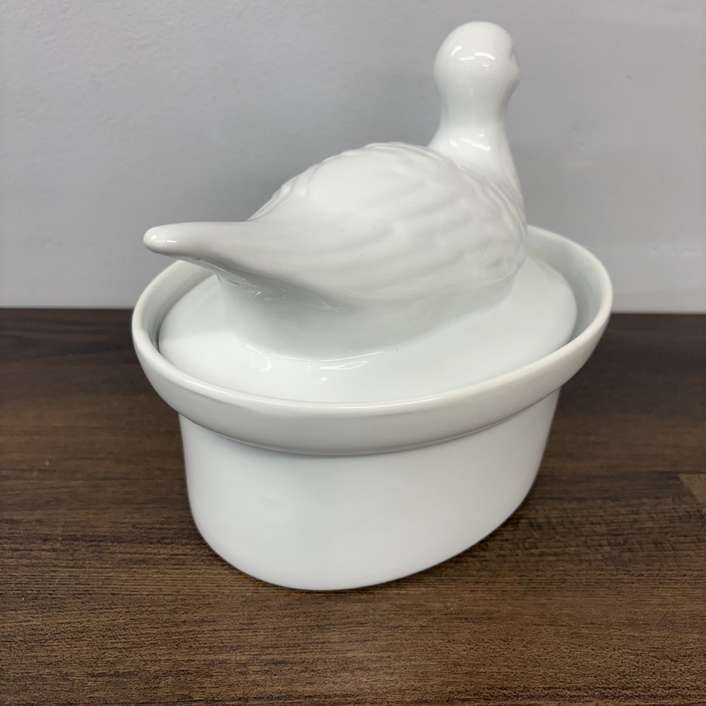 Farberware White Porcelain Quail Themed Covered Baking Dish
