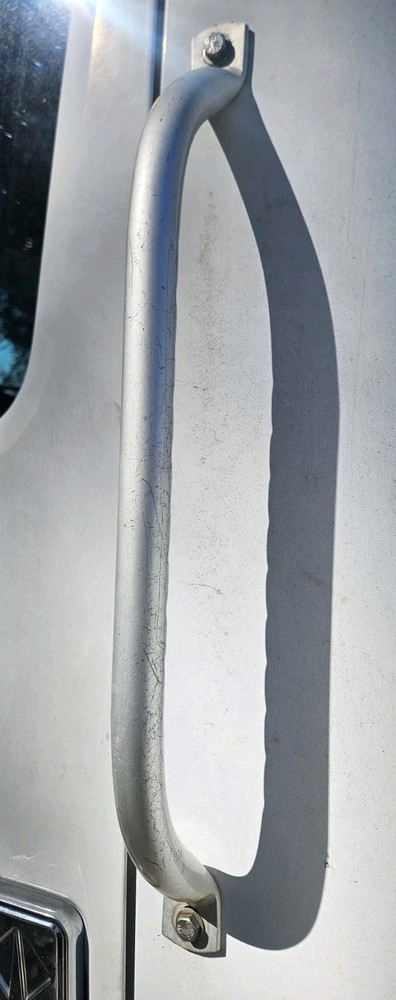 International 4700 ALUMINUM 20.5(in) Grab Handle, Cab Entry (Front) - Used