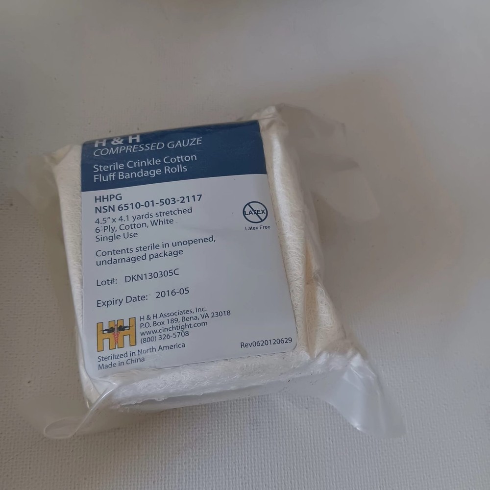 Items from the US Army First Aid Kit