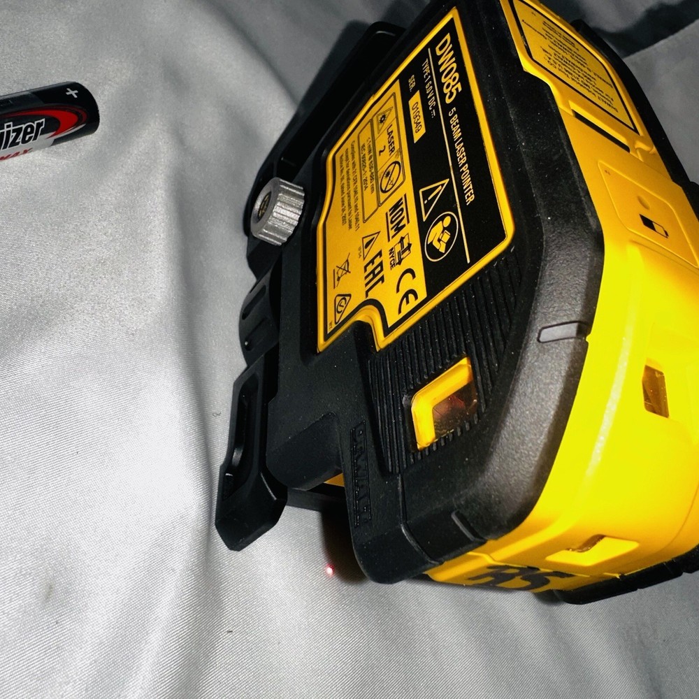 Dewalt DW085 Laser Level READ!! PARTS