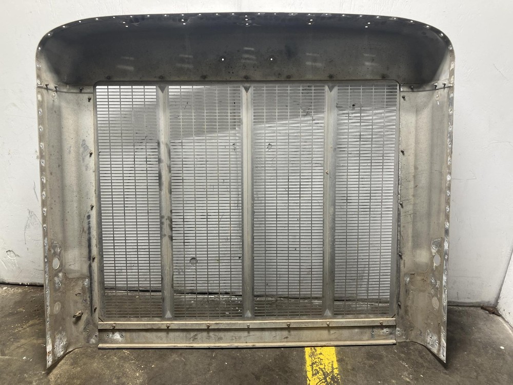 1987-2004 Peterbilt 378 Grille - Used