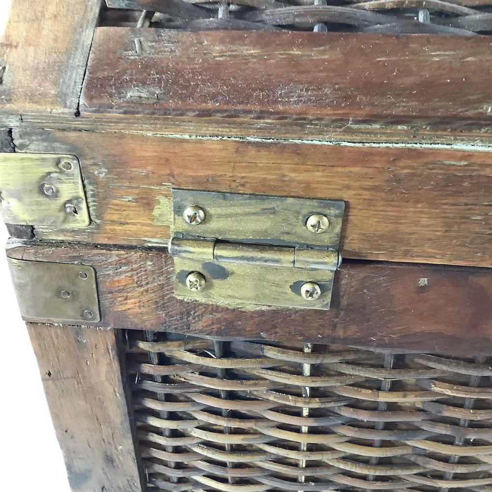 Vintage Wicker Camelback Trunk Large 19x14x14 Decorative Functional Unusual