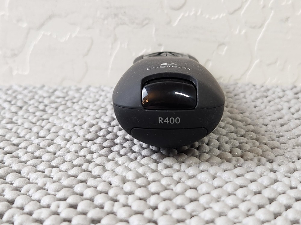 Logitech Wireless Presenter R400 Presentation Wireless with Laser Pointer
