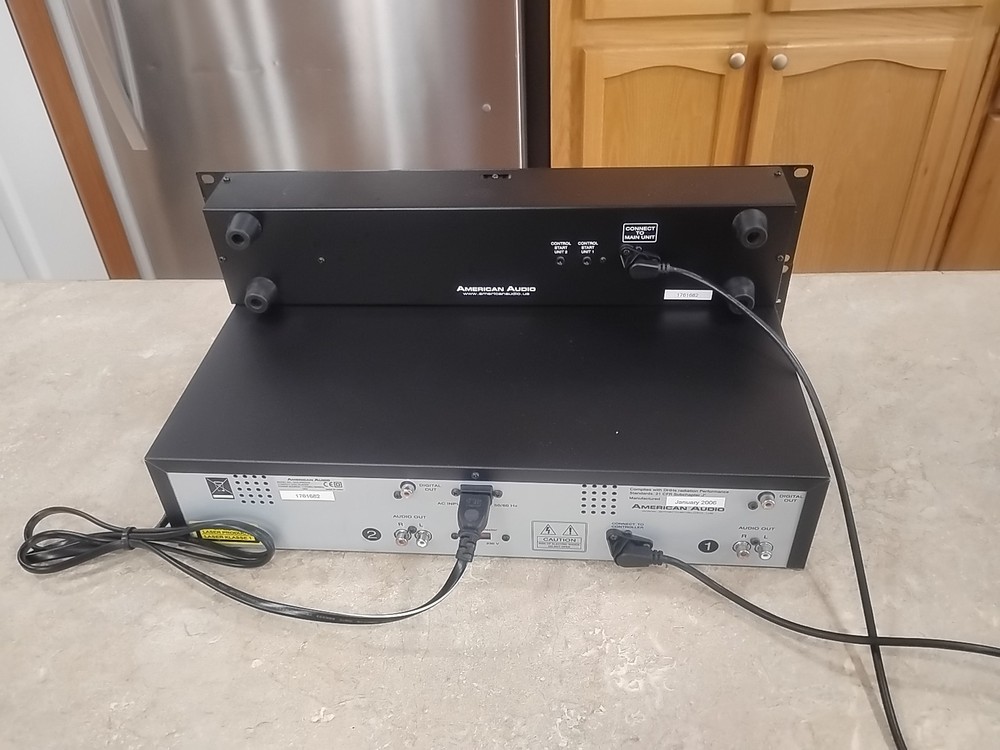 American Audio dcd-pro310 Professional Dj Controller & Dual Cd Player + Cable