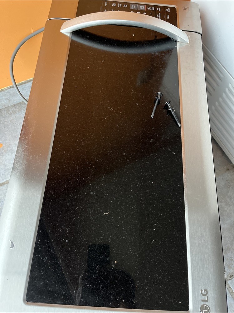 Overheard Microwave with Ventilation and Air Circulation