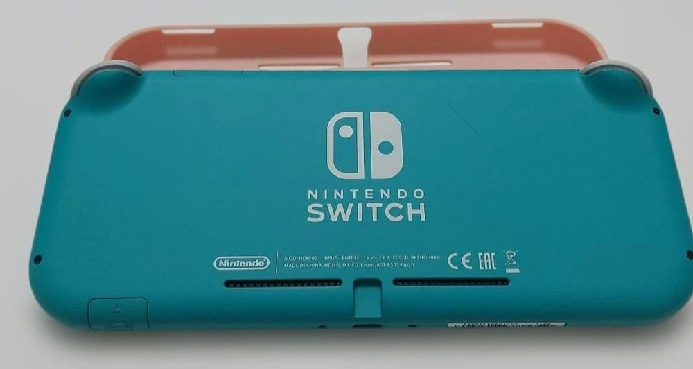 Excellent condition Nintendo Switch Lite Turquoise with outer box