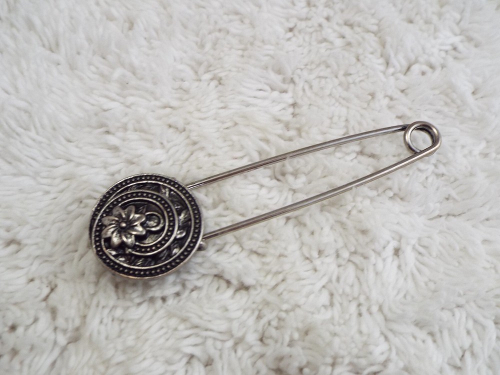 Silvertone Safety Pin (C3)