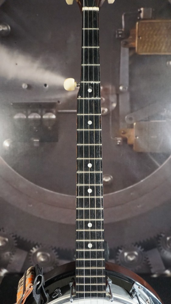 Crestline 5-String Banjo w/ Chipboard Case