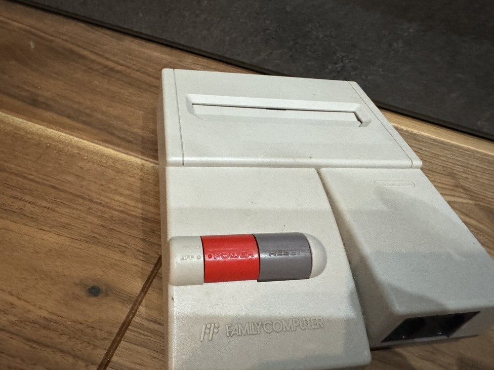 Nintendo Famicom AV Top Loader Family Computer Console OEM + Dog Bone Controller