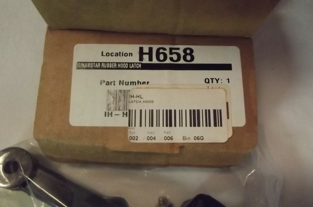 IC/ NAVISTAR IH-HL RUBBER HOOD LATCH