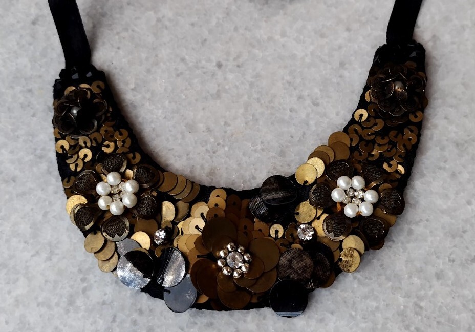Vintage collar necklace, Textile, Décor