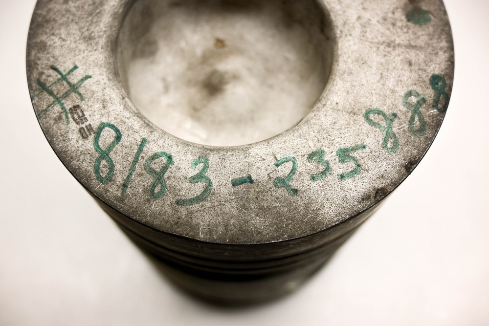 Mack 8183-235888 Piston NOS