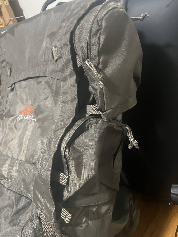 ALPS OutdoorZ Commander Original External Frame Pack – Never Used – Discontinued