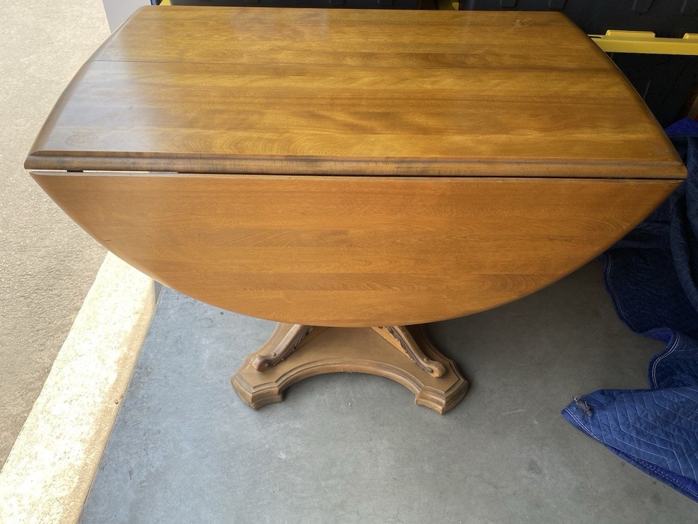 Vintage rop-leaf Pedestal Table