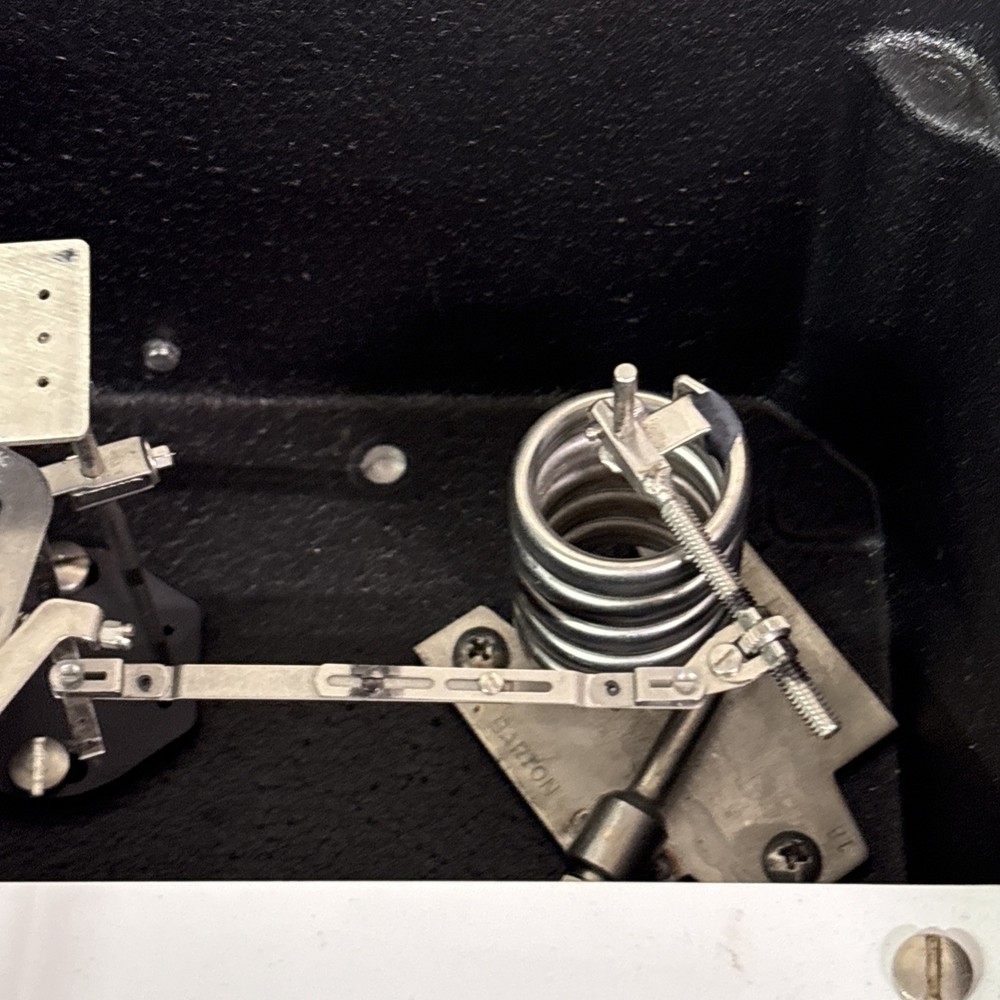 ITT Barton Chart Recorder J8 0 - 3000 PSIG. 24 Hour.