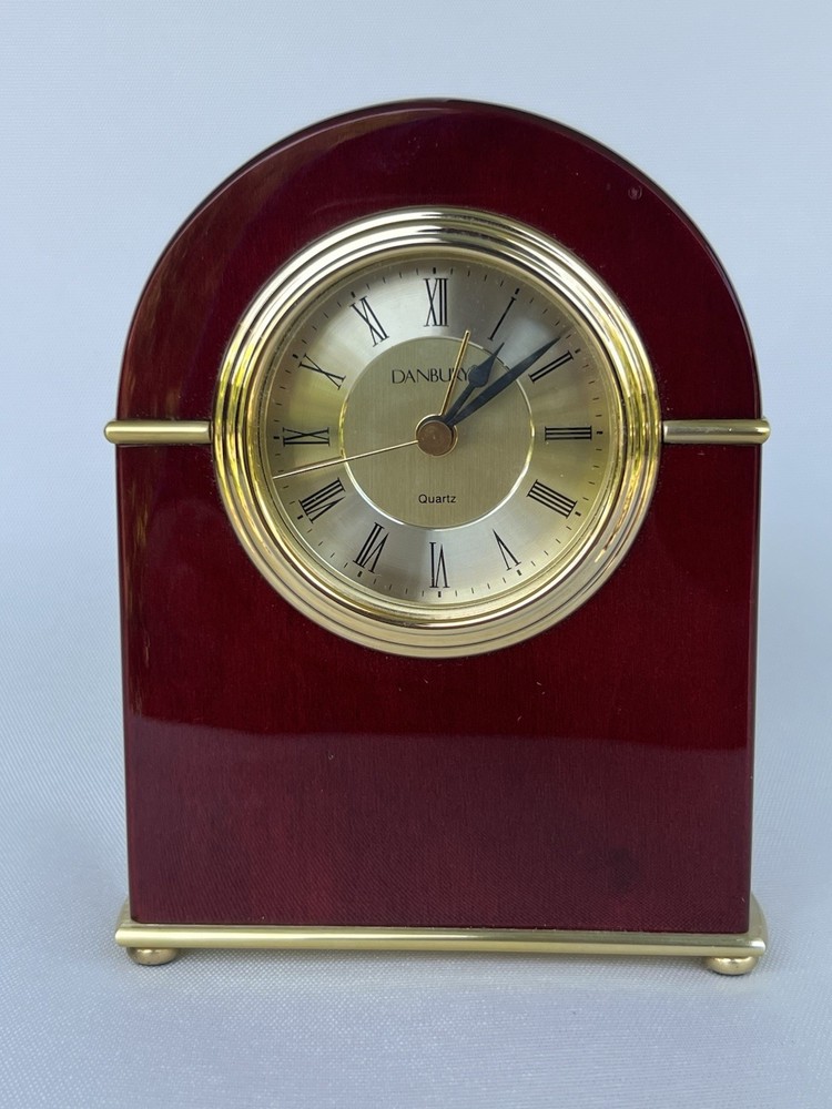 Table Mantle Clock Vantage Danbury Mahogany and Brass Quartz 6"