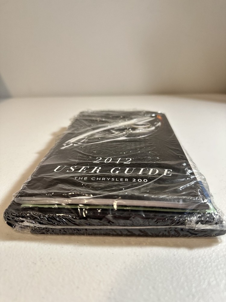 2012 Chrysler 200 Owner’s Manual Set