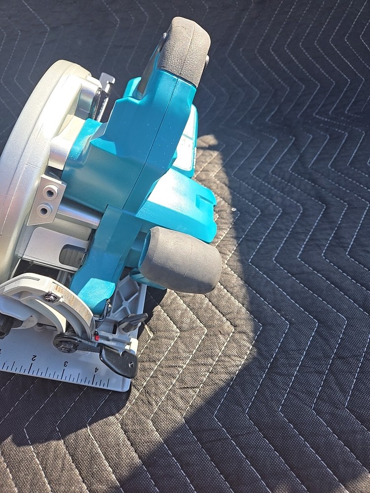 Makita XSH06 Circular Saw Tool Only