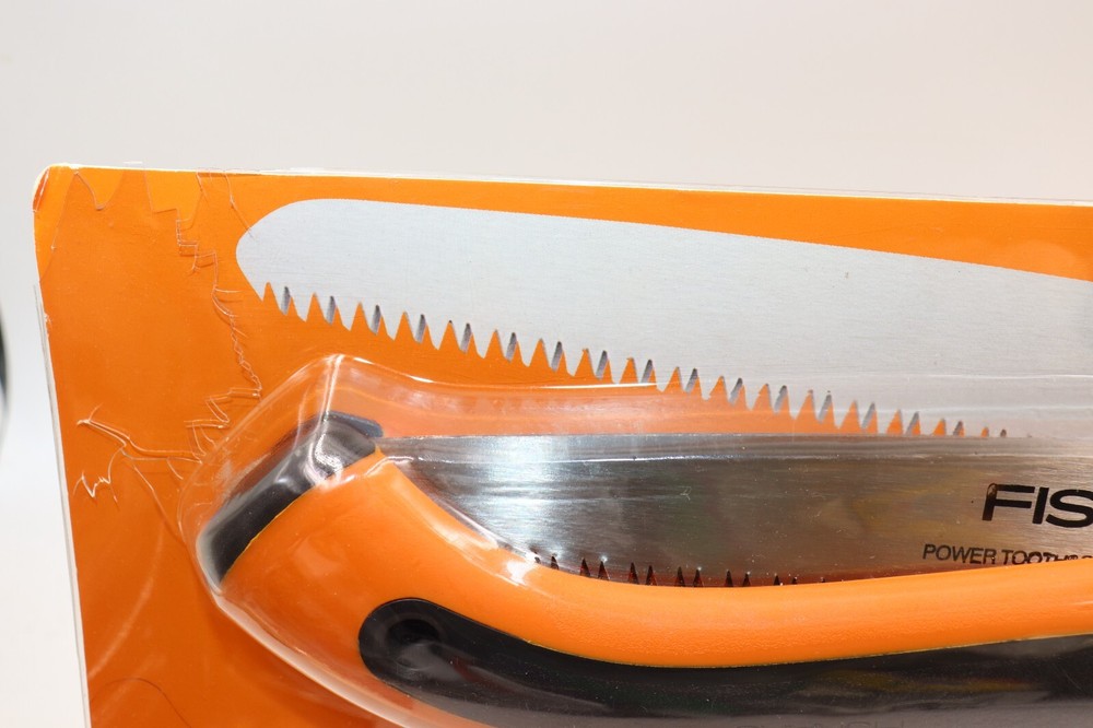 Fiskars 10” Blade Folding/Locking Power Tooth Pruning Saw