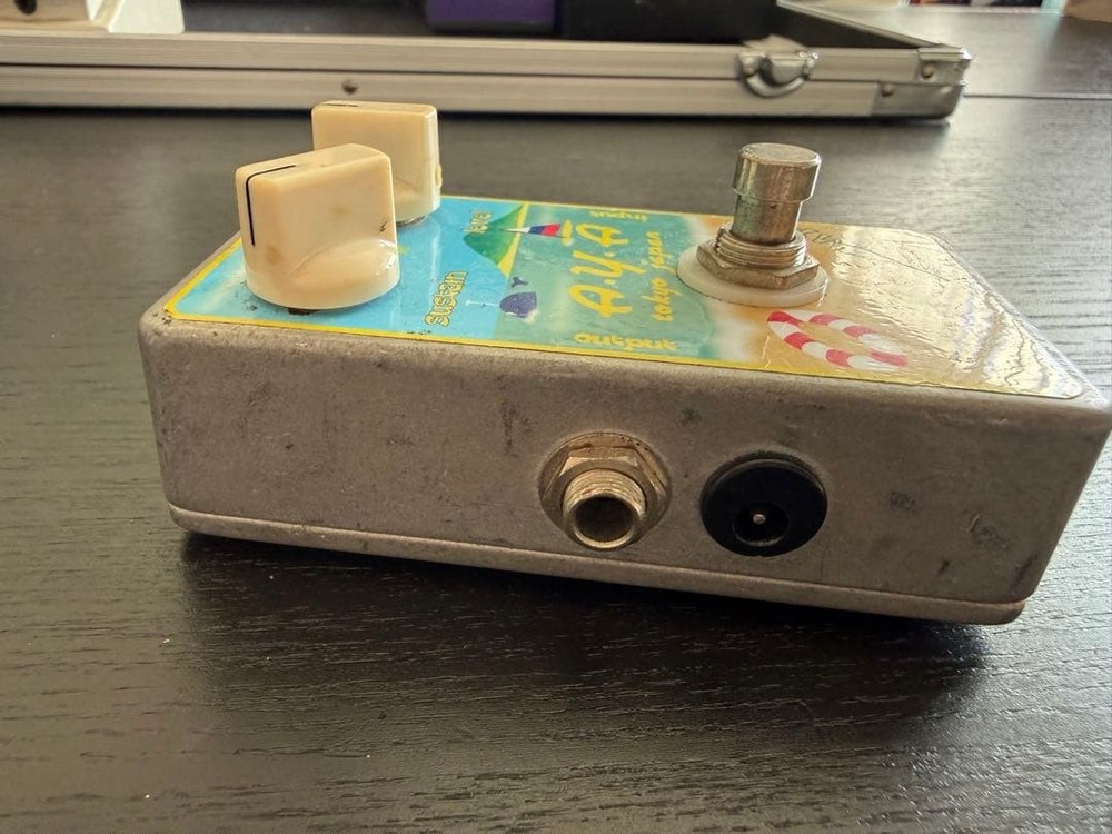 A.Y.A. B-COMP bass effector