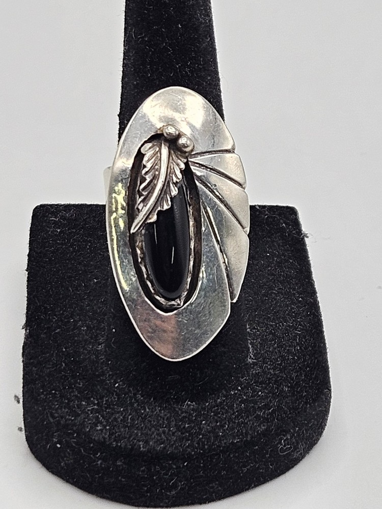 Vintage Native American Sterling Silver Black Onyx Leaf Chunky Ring Size 7