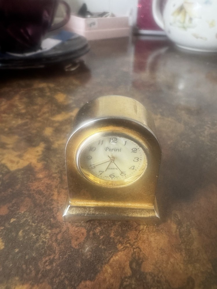 Vtg. Quartz Miniature Desk Clock