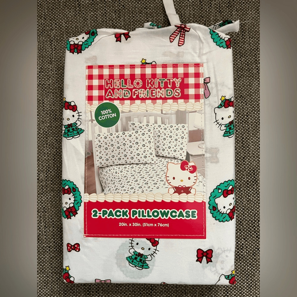 Hello Kitty Christmas Wreath 2-Pack Pillowcases