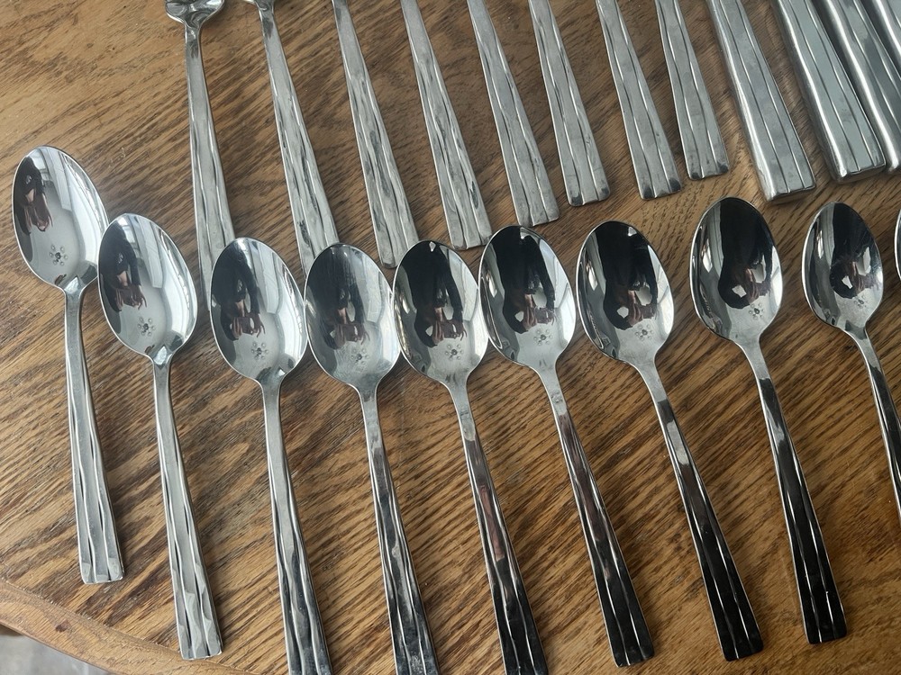 Oneida CAMDEN Stainless Flatware 32 piece set lot Dinner Forks & Spoons