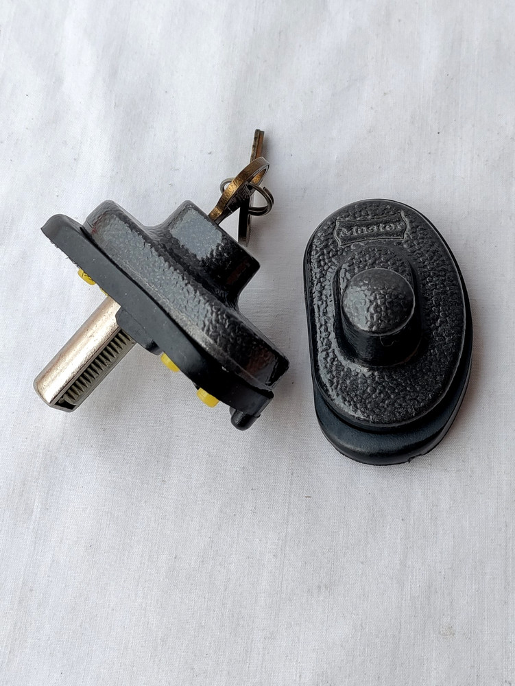 Vintage Master Lock Co.  Trigger Locks-P250 "2 keys"