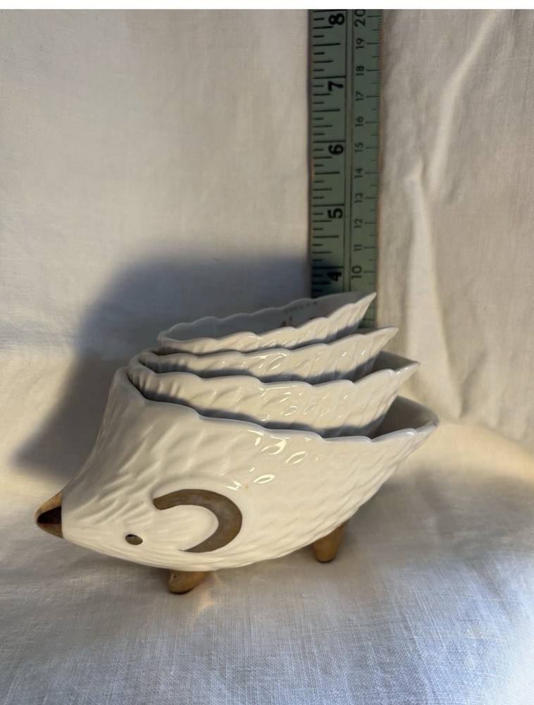 Anthropologie Hedgehog Measuring Cups Stackable Nesting Ceramic White & Gold