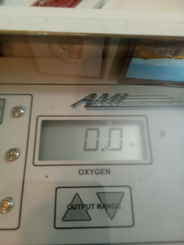 Advanced Micro Instruments AMI Trace O2 analyzer MODEL 2010B