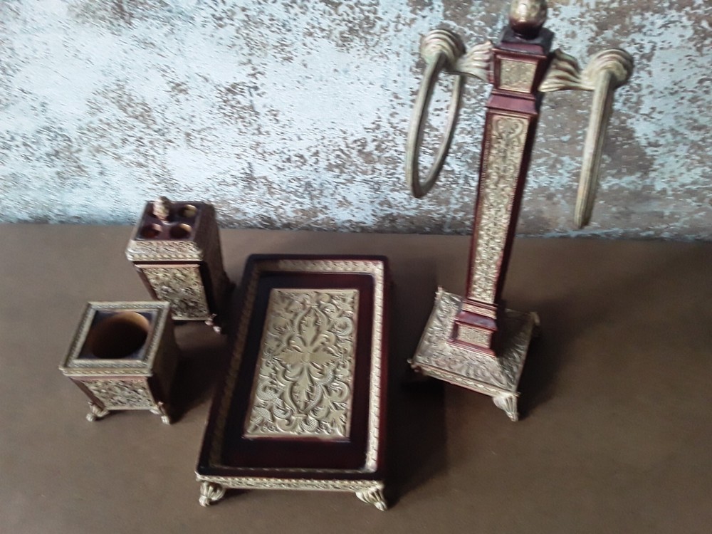 Versailles Maple Series 4pc. Bathroom Set/Ensemble - (Classic Distressed Finish)