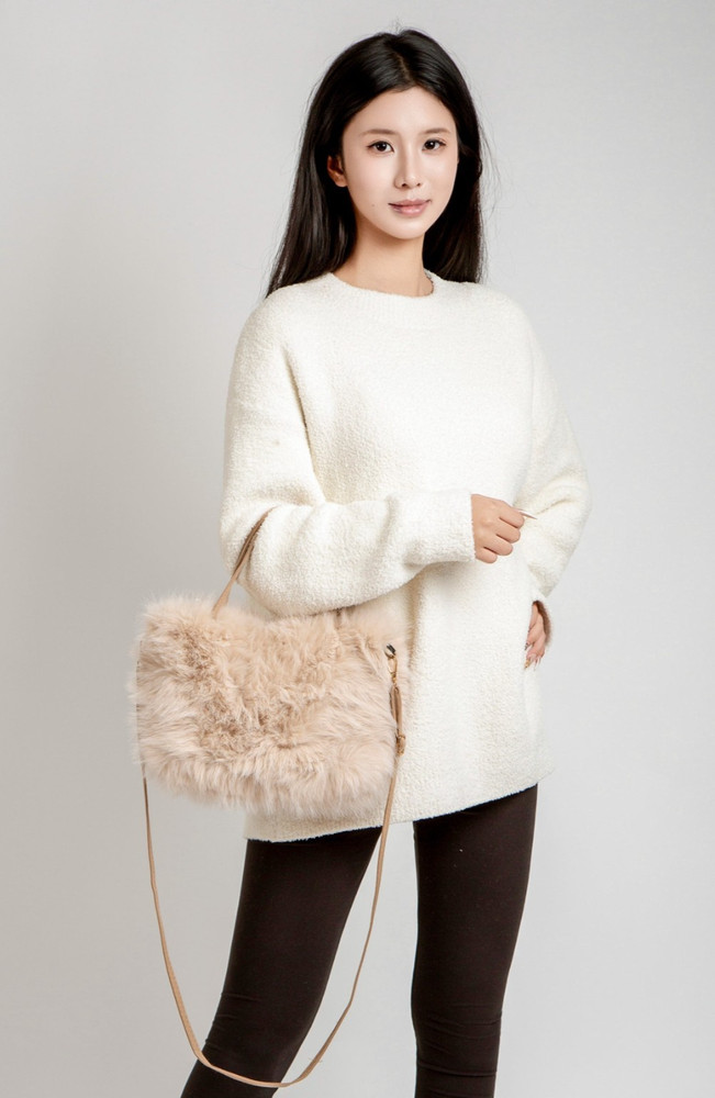 ComfyLuxe Solid Color Faux Fur Hand Bag
