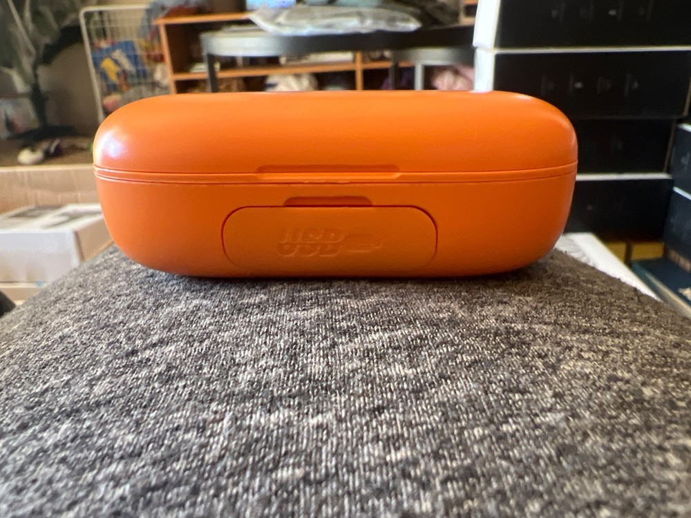 Q22 true wireless earbuds orange