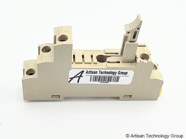 OMRON P2RF-05-E Front-Mounting Square Socket