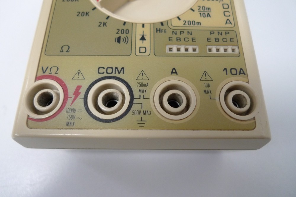 Circuitmate Digital Multi Meter DM423 Transistor Tester 10A