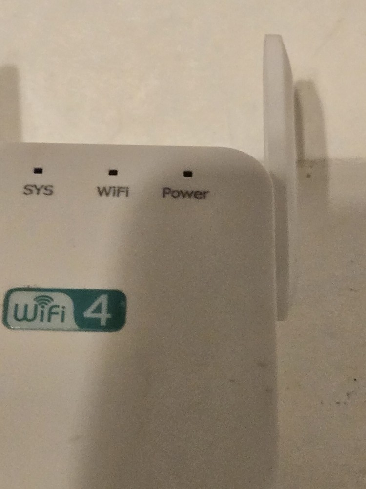 Wireless Range Extender Wifi Repeater 300 MBPS White Electronics Internet Used