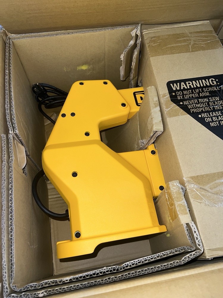 DEWALT DW788 20-in 1.3 -Amp Variable Speed Corded Scroll Saw