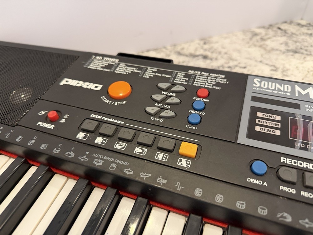 Plixio Sound Master 61-Key Electronic Keyboard LED Display Speaker Mic Input