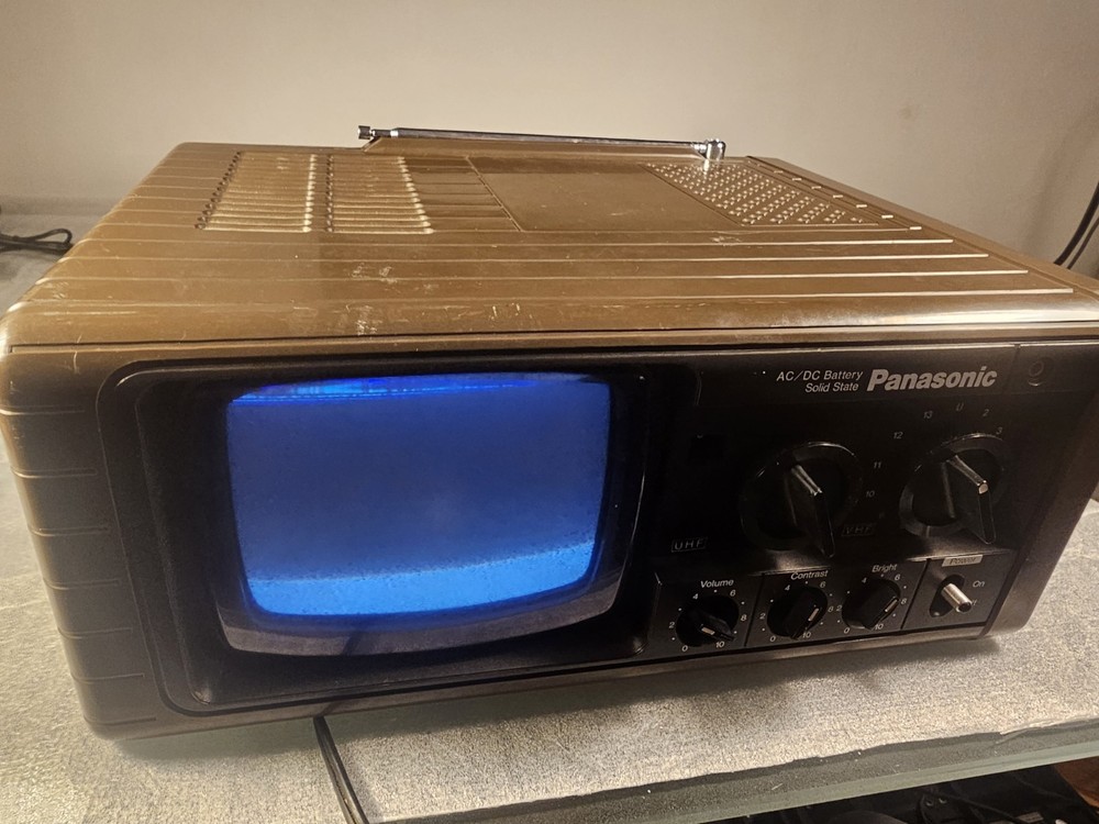 Working Panasonic Solid State Vintage Television MPN TR-525 5inch MONOCHROME